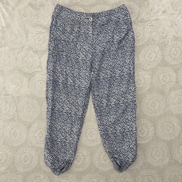 Chicos Crop Pants Sz 1.5 US 10 Blue Geometric Viscose Tencel Rolled Hem Pockets - Picture 1 of 9